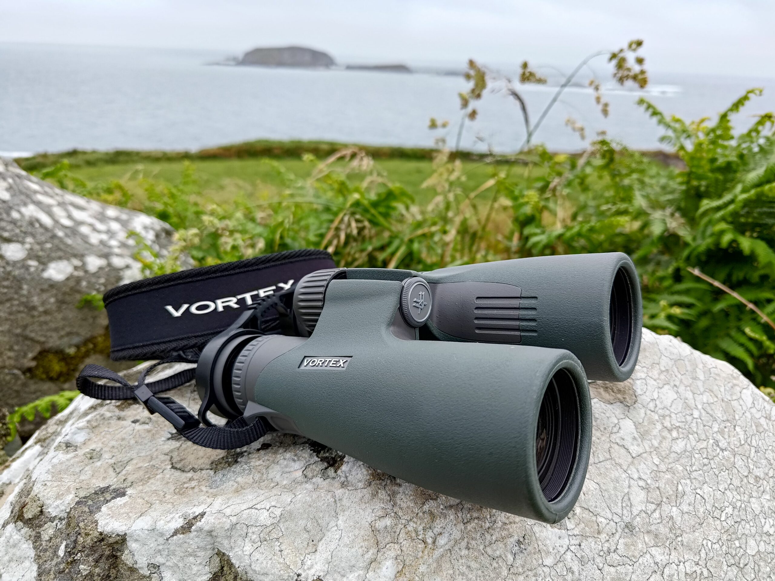 Vortex store optics binocular